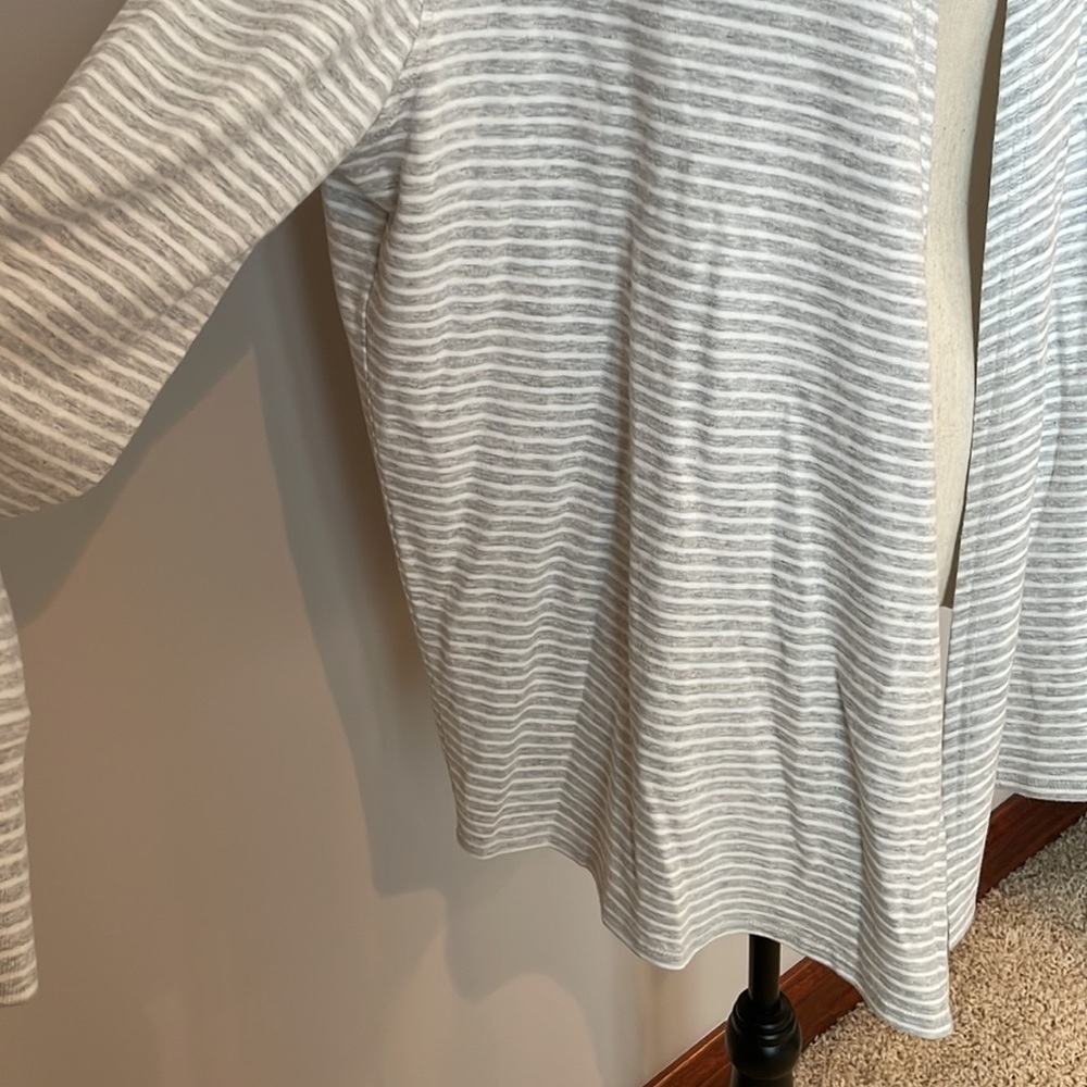 NWT Chico’s Zenergy Stripe Rib Mix Cardigan SZ L Heather Gray Soft and Stretchy - Picture 7 of 13